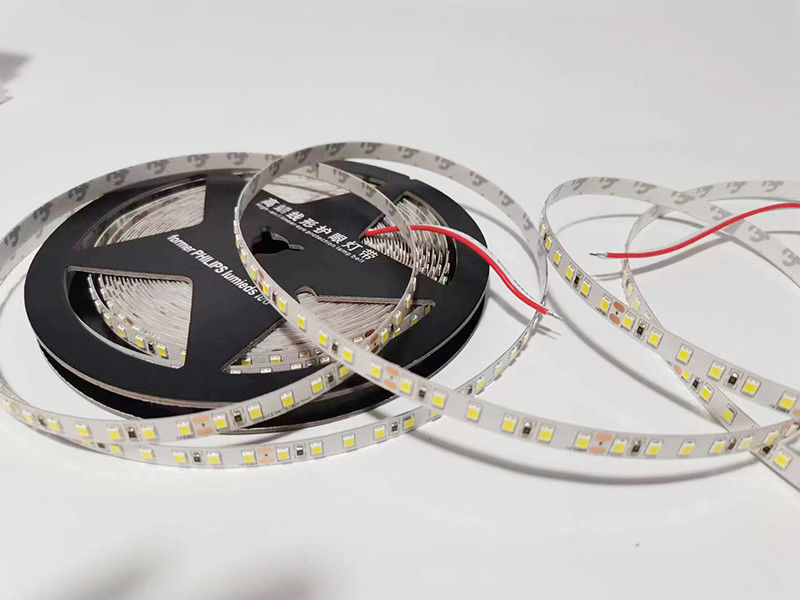 環境に優しい冷たい白色LEDストライプライト CCT 6000K 6500K 準備済み ストック重量 0.18kg