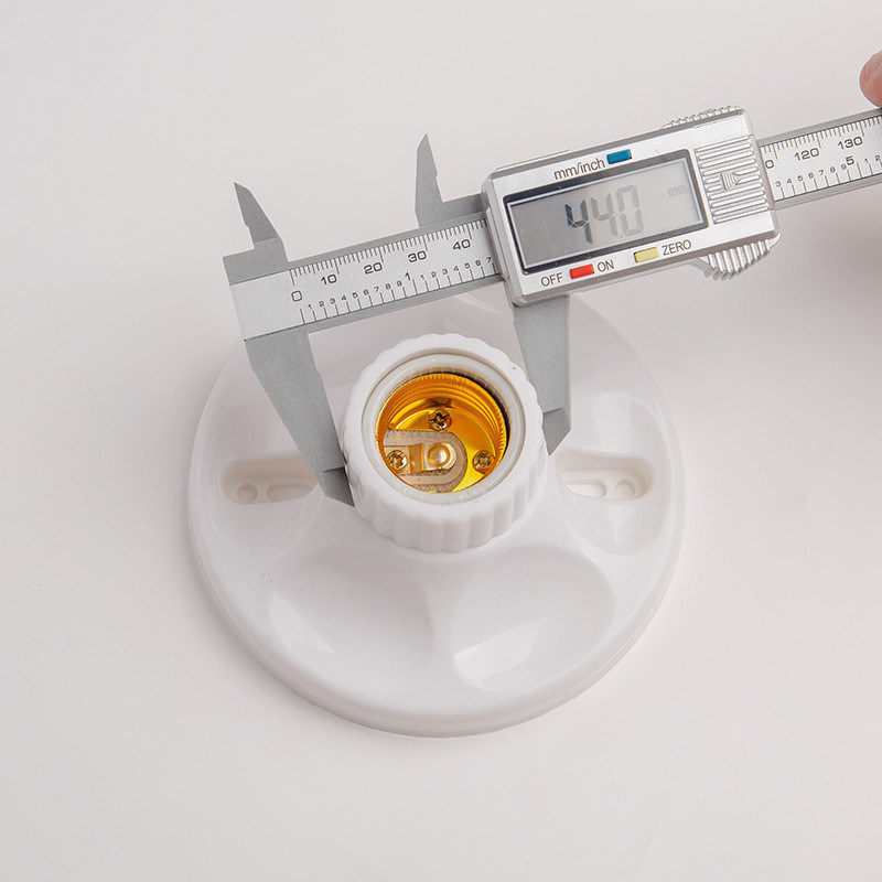 白い平板ランプベースセイリングタイプE27 220Vの電圧付きの螺旋式ランプホルダー