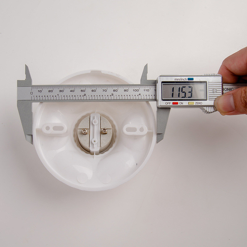 白い平板ランプベースセイリングタイプE27 220Vの電圧付きの螺旋式ランプホルダー